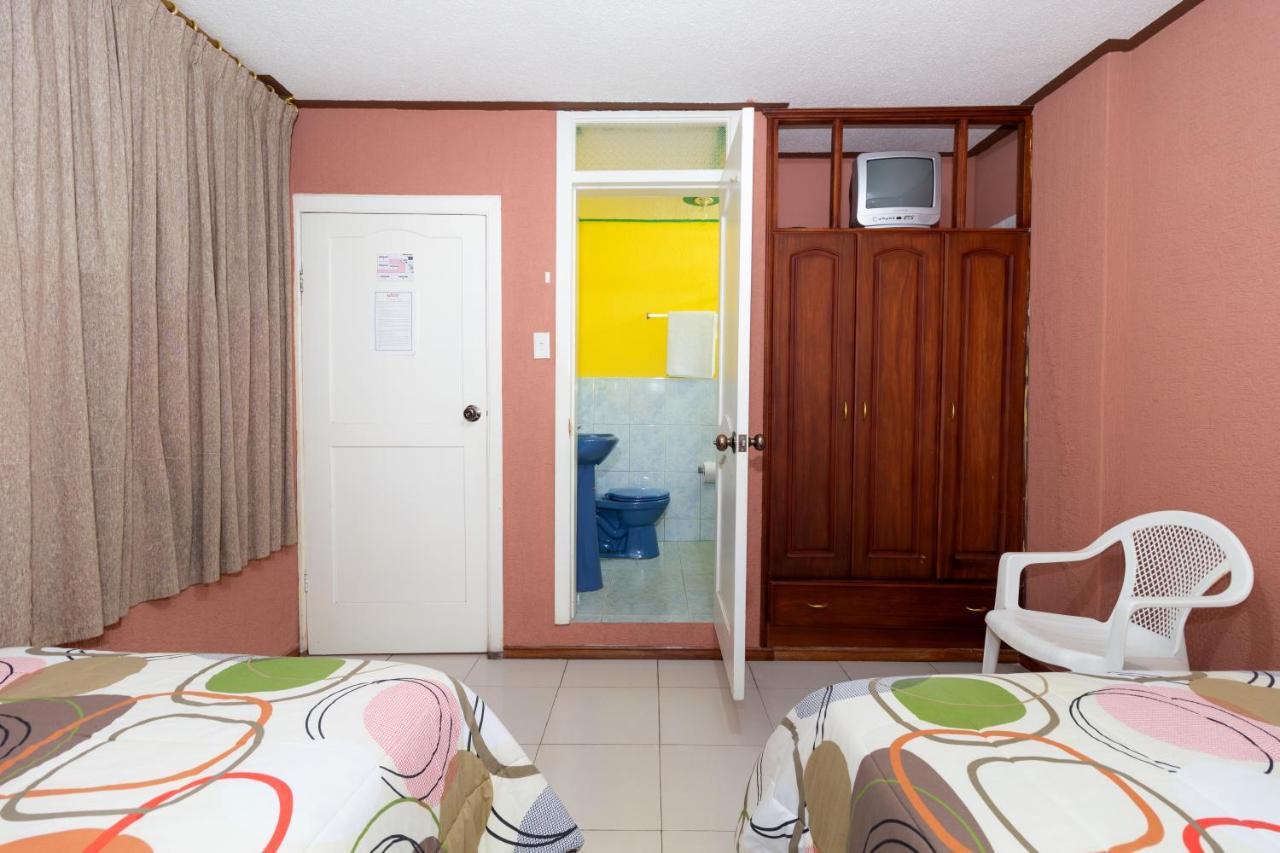 Hostal Rossy バーニョス エクステリア 写真